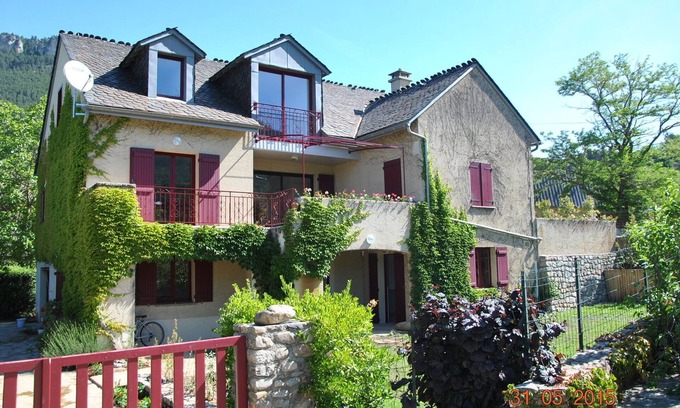 Ispagnac Villa | House - secure heated swimming pool - barbecue - plancha - free wifi