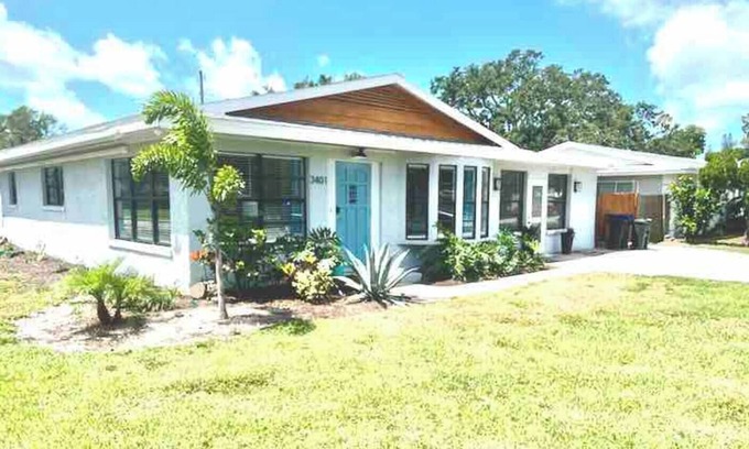 Bradenton House | House w/Guest Suite near AMI, IMG, w/Heated pool