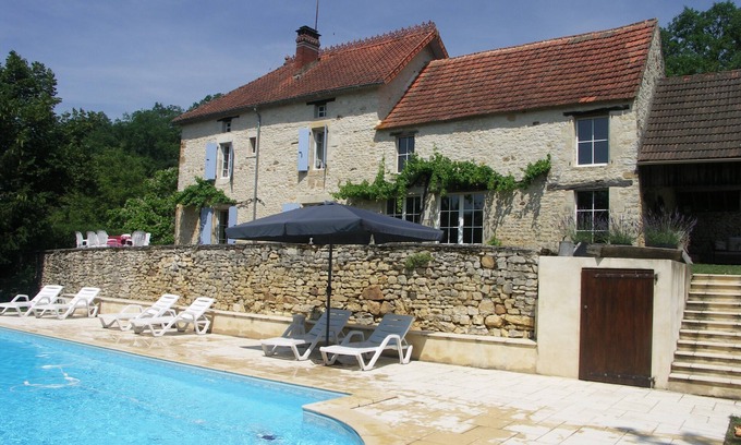 Saint-Aubin-de-Nabirat Villa | House with pool and garden.