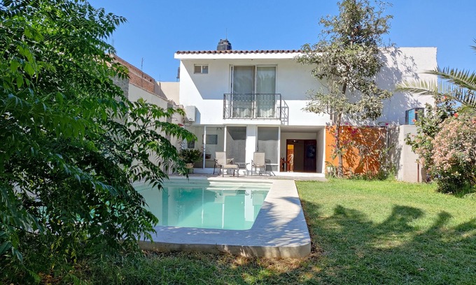 San Pedro Tlaquepaque Apartment | house with private pool and big yard in the heart of Tlaquepaque.