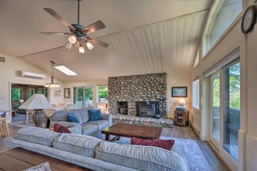 Jackson House | House with Balcony about 5 Mi to Cranmore Resort!