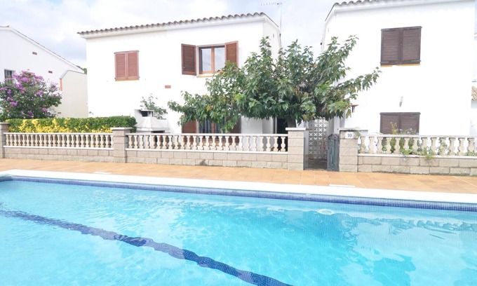 L'Escala Cottage | HOUSE WITH COMMUNITY POOL AND TENNIS TO 500 METERS FROM THE BEACH