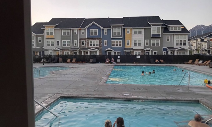 Vineyard House | House with family atmosphere. private room and bathroom. shared shower.