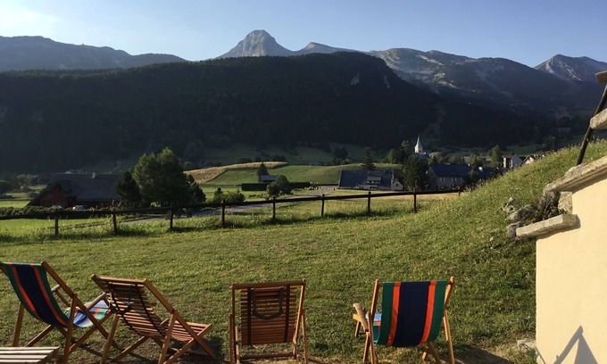 Correncon-en-Vercors House | House with garden in small building 400 m from the center of Corrençon