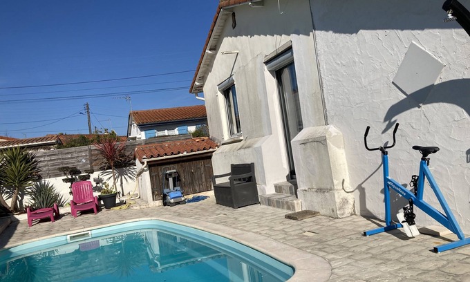 Royan House | House with heated pool 900 m from the sea and town center