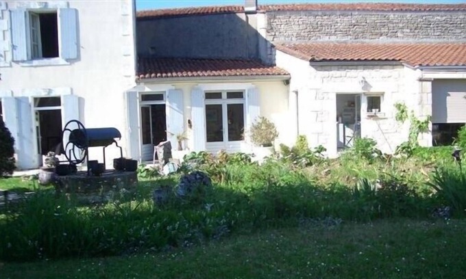 Souvigne House | House with pool in the heart of a village