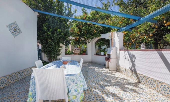 Procida Condo | House with Private Courtyard 200 m from the Cliffs