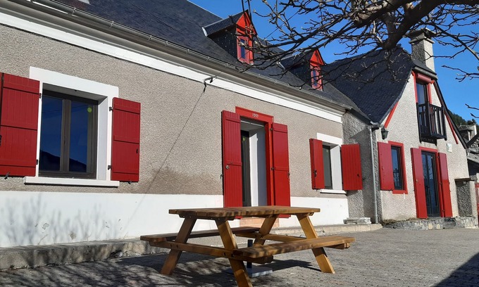 Arcizans-Dessus House | house with superb views of the mountains, not overlooked and enclosed garden