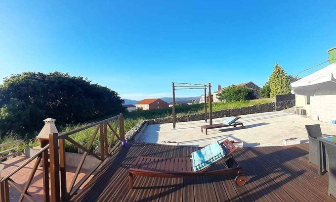 Lira House | House with terrace and barbecue