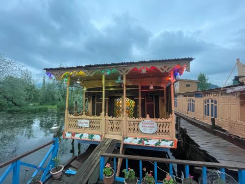 Dal Lake Hotel | Houseboat Zaindari Palace