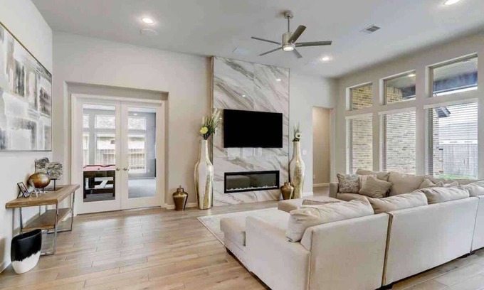 Richmond Villa | Houston Luxury Vibes w/Private Pool & Spa!