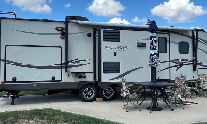Coulter Sub Mcgee House | Howdy RV & Resort Bryan, 10mi to TX A&M,off Hwy 6. Amenities included, sleeps 5!