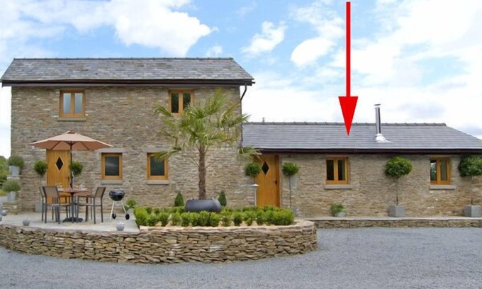 Ross-on-Wye Cottage | HOWLE HIDEAWAY, luxury holiday cottage, with open fire in Howle Hill
