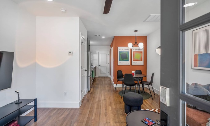 Greater East End Apartment | Htown Eclectic Funk Vibe unit A