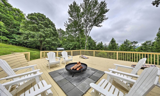 Blairsville Cabin | Huge Blairsville Cabin: Game Room + Mtn View!