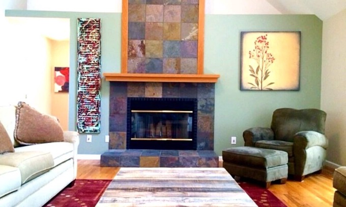 Asheville House | Huge Lodge, 1.5 Mi to town, Mtn Views, pets OK. Hot tub!