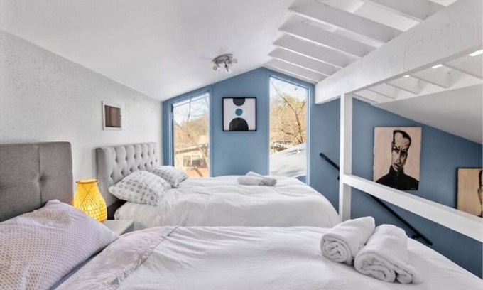 Barton Hills Villa | Huge Private Villa near Downtown - 12 Real Beds