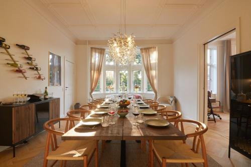 København V Apartment | Huge Royal Luxury Apt with Private Balcony