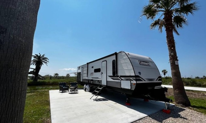 Crystal Beach RV Rental | Huge RV w/4 bed Bunkhouse close to the beach!