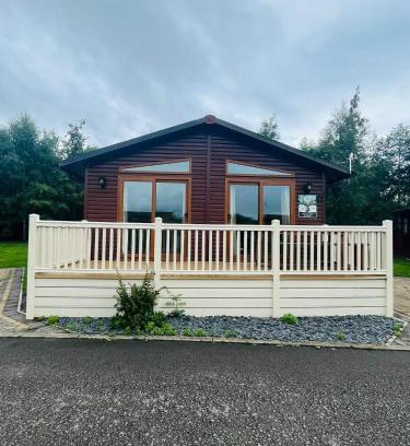 Malton Cabin | Hunters Lodge With Hot Tub