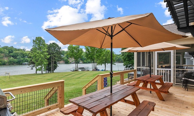 Semora House | Hyco Paradise/Hot tub/Lake-front/Fire-pit/Game-room/Incredible VIews