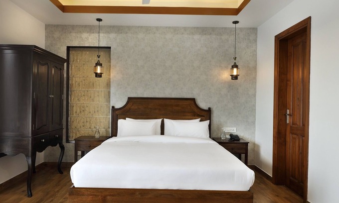 Gurugram Apartment | HYDEWEST INDIA Orchid King Gold Grande Studio w/Kitchenette