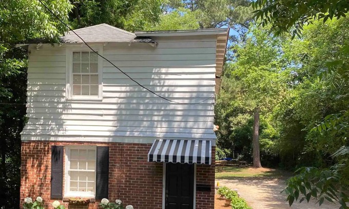 Macon House | Hydrangea House Carriage House