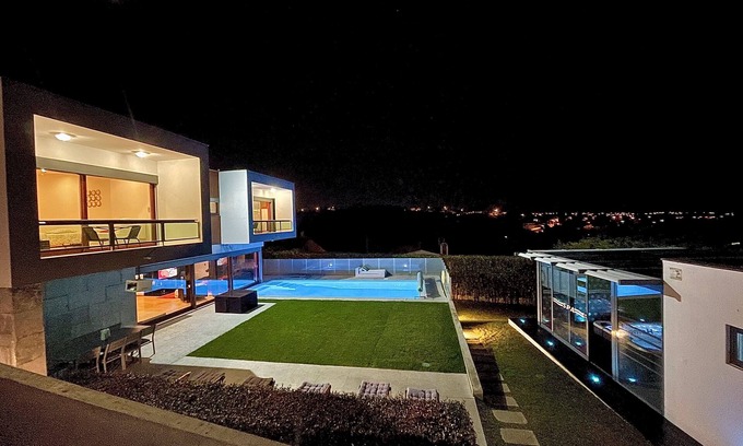 Mafra Villa | I L❤️VE U! Villa. Sea view! SPA! Heated Pool! Cinema! Private Chef!