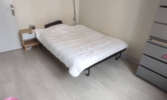 Bourgoin-Jallieu Apartment | I offer you a quiet room to recharge your batteries.