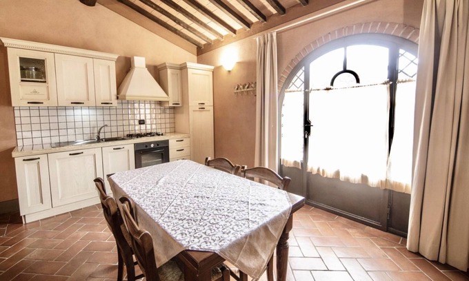 Monteverdi Marittimo Apartment | I Piastroni Three-room apartment in residence with pool