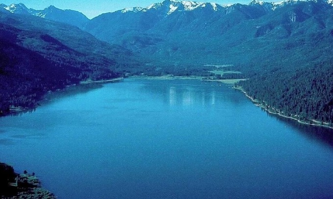 Bayfield House | Iconic 4 BR 5 Ba Log Chateau on Vallecito River & Lake, 12,000 to 14,000 Mtns.