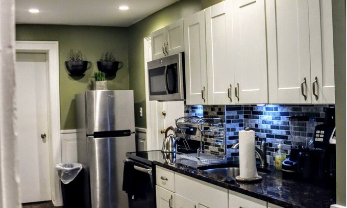 Albany Apartment | Iconic City Center Apt in Downtown | Pets Allowed