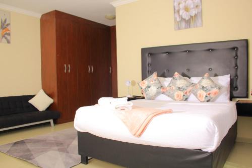 Gaborone Bed & Breakfast | Ideal Ensuite Bedroom For Couples By Airport Junction Mall with Netflix & Youtube