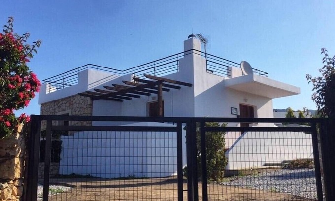 Plaka Villa | Ideal Holiday Retreat Offering Sea And Mountain Views