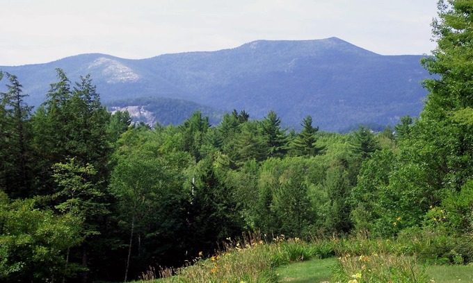 Intervale House | Ideal location: 5min. to Cranmore Adventure, 10 to Storyland, 15 min. to Outlets