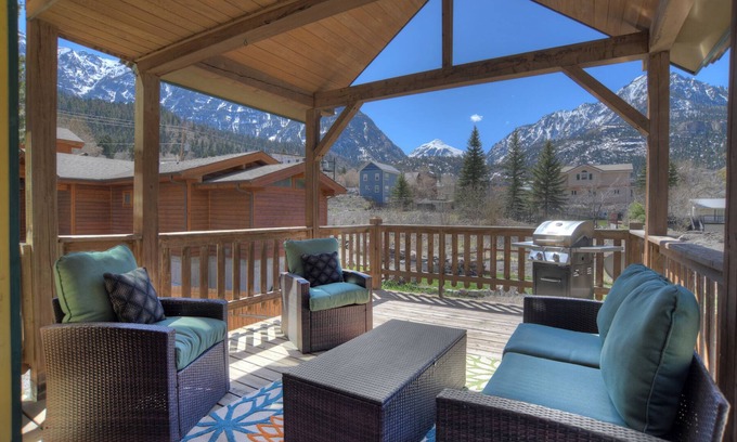 Ouray Condo | Ideal Location-Next to Fellin Park and Ouray Hot Springs-Pet Friendly
