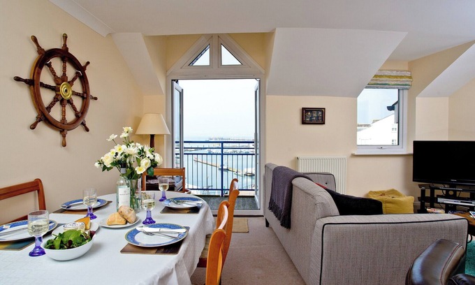 Brixham Apartment | Ideally located on Brixham marina offering far reaching sea views.