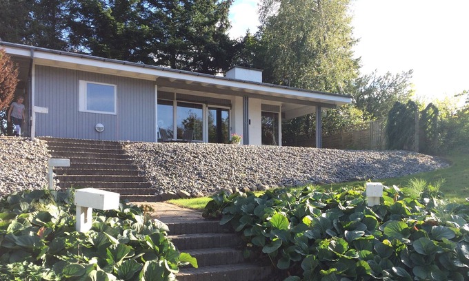 Ordrup House | Idyllic cottage on hillside