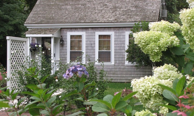 West Barnstable Cottage | Idyllic Getaway for 2-Historic Rte.6A, Barnstable-4 minutes to beach