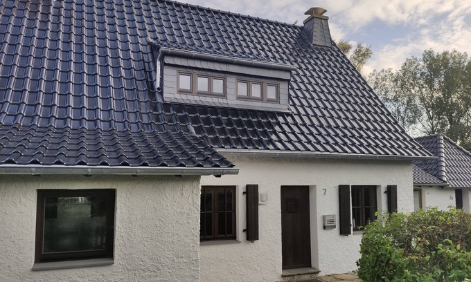 Kronenburg House | Idyllic holiday home in the countryside with terrace and winter garden