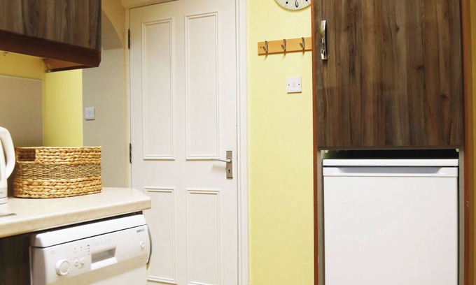 Claddagh Apartment | Perfect! for doing Galway City - sleeps 2+, walk everywhere.