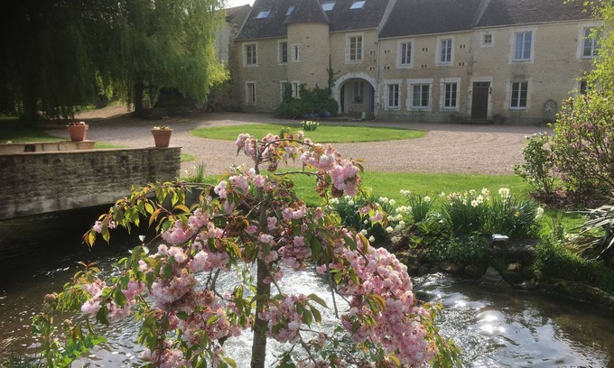 Ernes Apartment | Ifs Appartment for persons with seasonal pool and jacuzzi