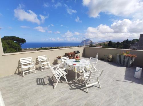 Valderice Apartment | Il Ficodindia bianco-Appartamento con terrazza