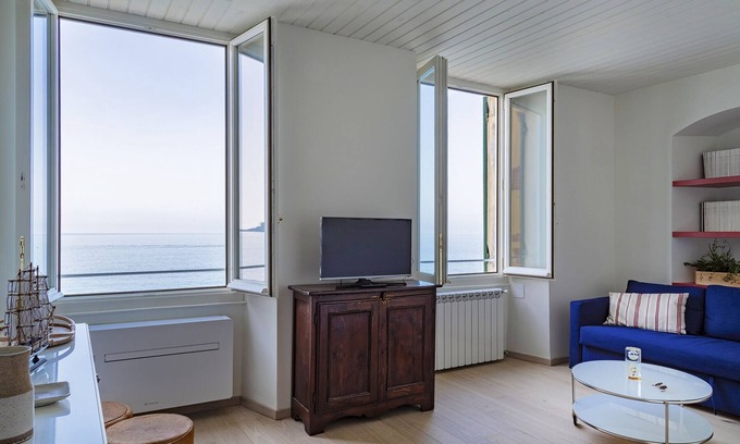 Camogli Apartment | Il Mare di Camogli da un oblò