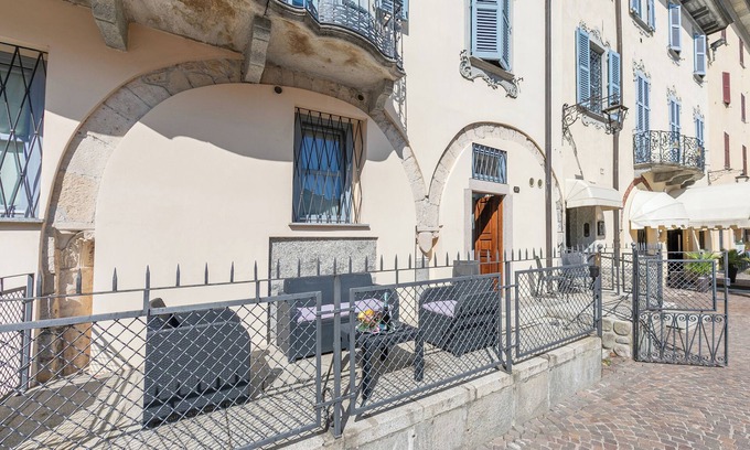 Arona Apartment | Il Nido Del Cigno Pied Dans L'eau