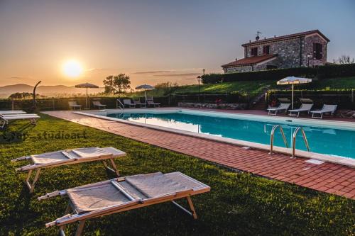 Pieve di Santa Luce House | Il Poggio Della Pieve Apartments