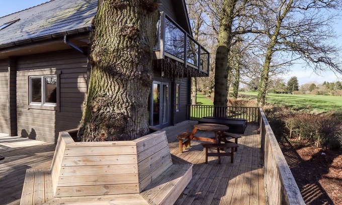 Louth Cottage | ILODGE ULTRA, family friendly, with hot tub in Louth