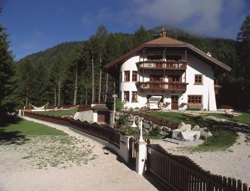 Rasun di Sotto Apartment | Im weißen Schlössl Friedemann