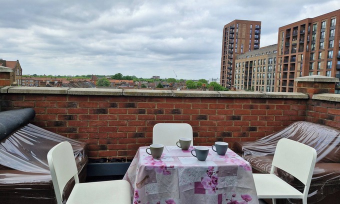 East Ham Apartment | Immaculate 2-Bed Apartment in London
