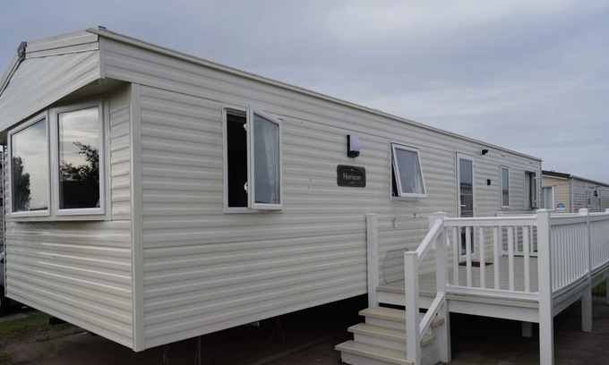 Llanasa Cabin | Immaculate 3 bedroom caravan in Presthaven